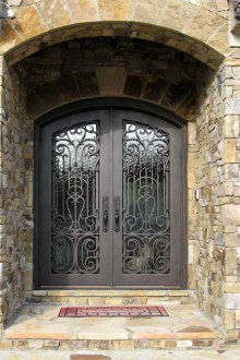 Антична врата от ковано желязо