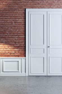 Сив под и бели врати