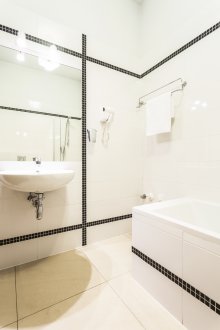 Бяла малка баня