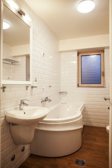 Стени в малка тухлена баня