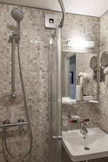 Мозайка с плочки в банята