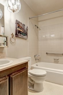 Бял интериор за баня