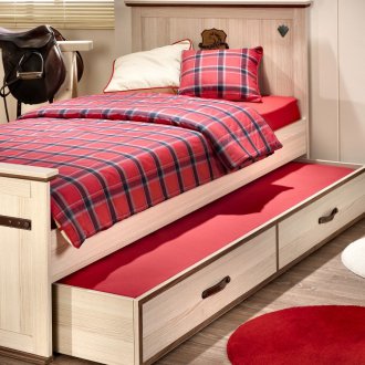 Ausziehbares Bett unter gebleichter Eiche