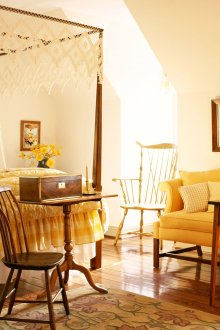 Kanopi terbuka di atas katil