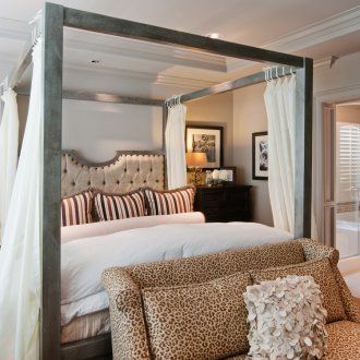 Диван с щампа на животни за спалня