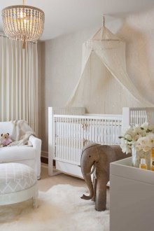 Kanopi di tapak semaian dalam warna kuning air