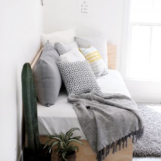 Диван за спалня от шперплат