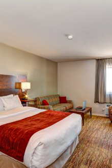 Раиран диван за спалнята