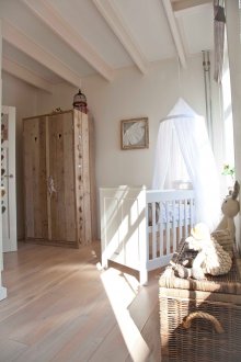 Kanopi di atas katil bayi