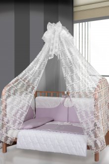 Kanopi telus di atas katil bayi