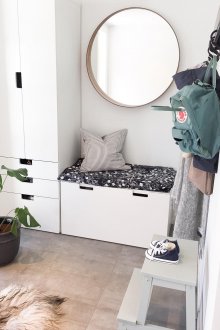 Диван в коридора