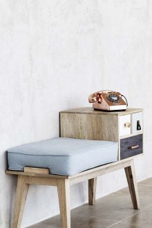 Диван с чекмедже в коридора