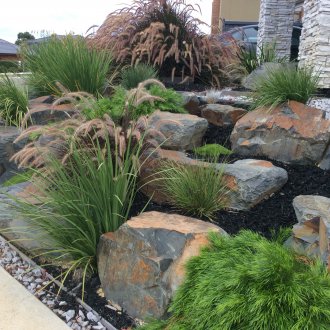 Рокария с храсти