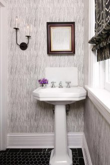 Текстуриран тапет в банята