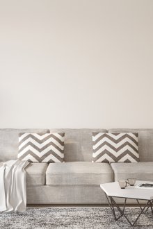 Светлосив диван