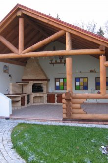Покрита беседка с камина