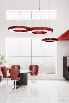 Сиво-червен интериор на апартамент на две нива