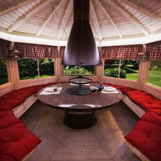 Красив дизайн на беседка с маса за хранене