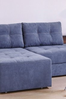 Диван от тик толкова син