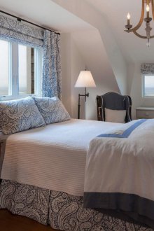 Завеси за лятна резиденция с модел на Пейсли