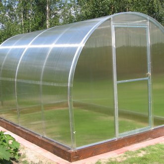 Арочен поликарбонатен парник