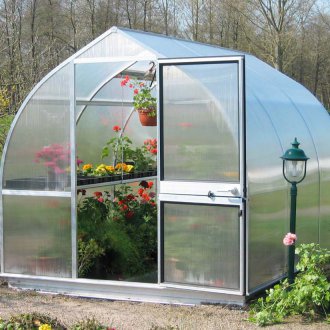 Поликарбонатна оранжерия с врата