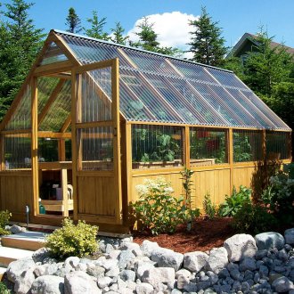 Оранжерия с покрив от поликарбонат