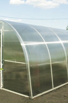 Заоблена оранжерия от поликарбонат