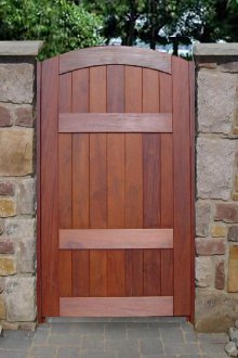 Дървена порта