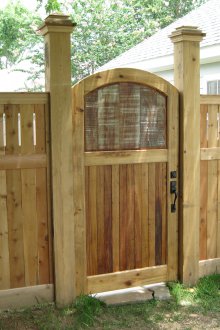 Порта за лятна резиденция от дърво