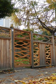 Оригинална порта за лятна резиденция