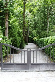 Люлеещи се порти за лятна резиденция