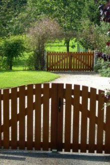 Порта за подаване от ограда за пикет