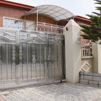 Стоманена порта с декор