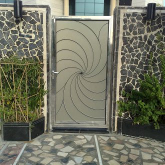 Стоманена порта с врата