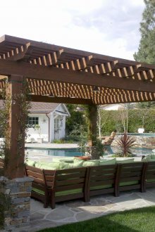 Външна беседка до басейна