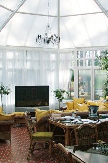 Голяма беседка с кът за сядане и маса за хранене