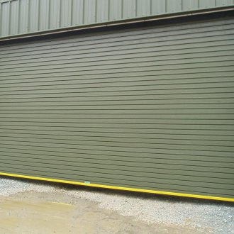 Зелени врати за ролетни щори