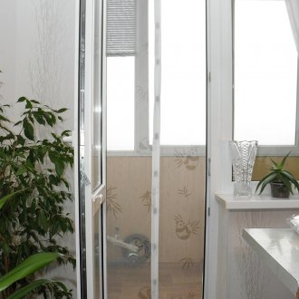 Мрежа за завеси на балконската врата