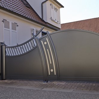 Оригинални люлеещи се порти