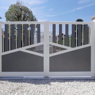 Люлеещи се пластмасови порти