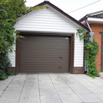 Секционна кафява порта