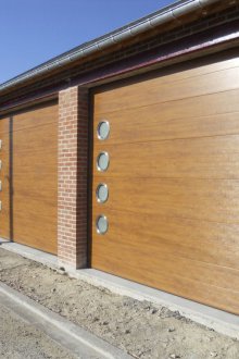 Секционна врата от профилиран лист