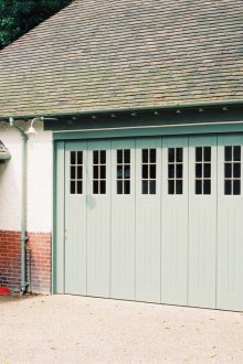 Секционни сгъваеми врати