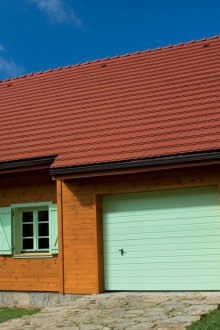 Секционни врати зелени