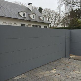 Сиви надземни люлеещи се порти