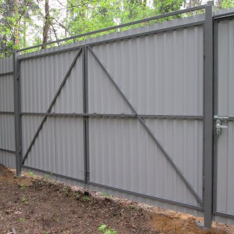 게이트가 있는 골판지 게이트