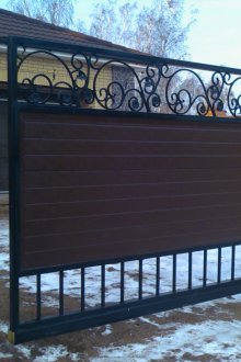 골판지에서 슬라이딩 게이트