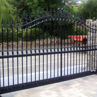 Черни автоматични порти