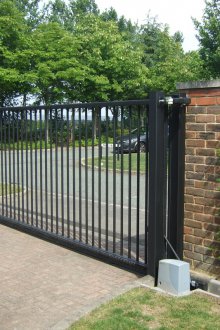 Автоматична желязна порта